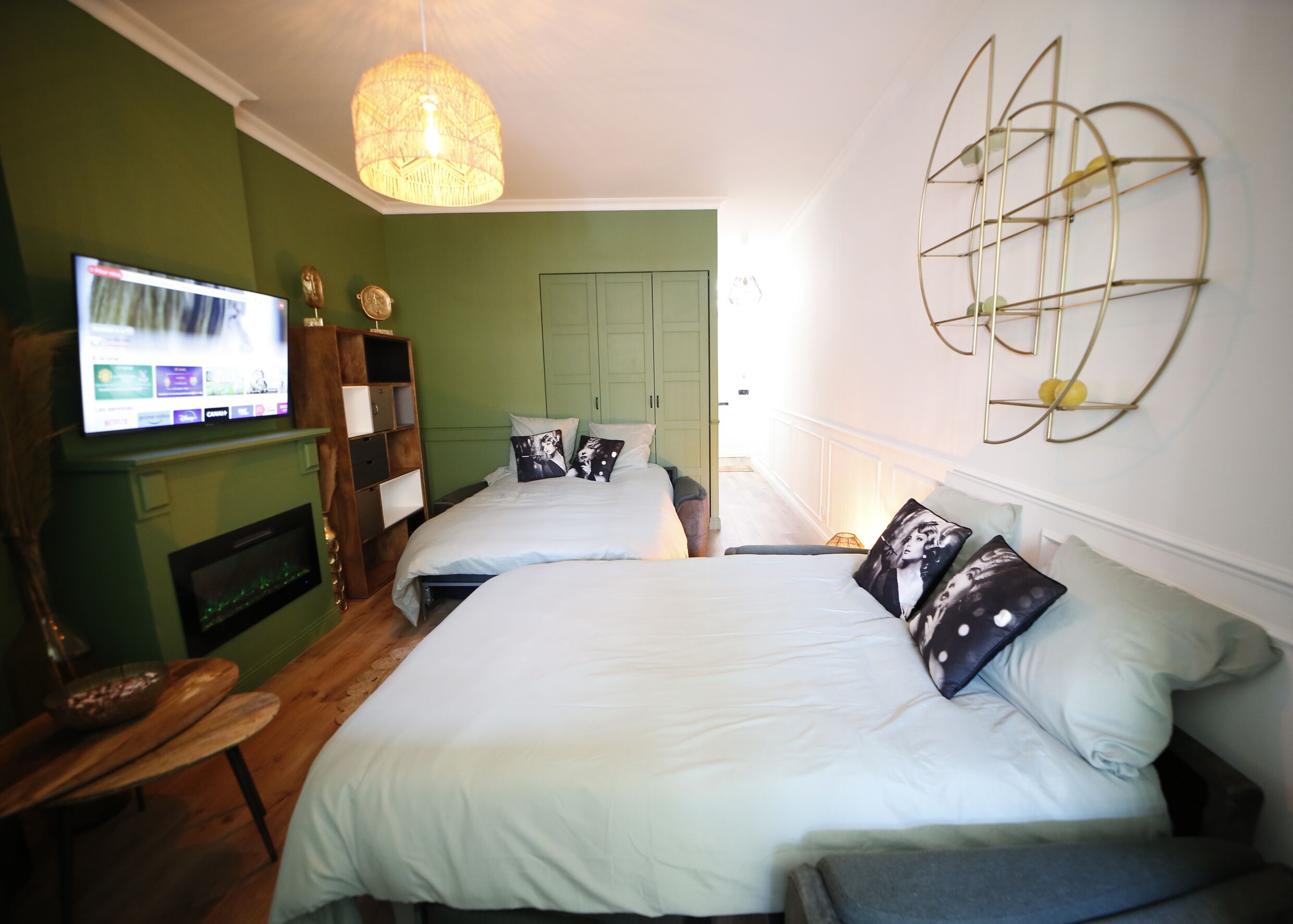 1 slaapkamer, een strijkplank/strijkijzer, wifi, beddengoed