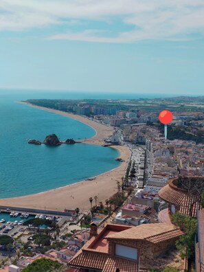 Beach - Elegant refurbished apartment 150m from the beach in the center of town (Blanes)