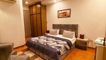Deluxe Double Room | Desk, free WiFi, bed sheets