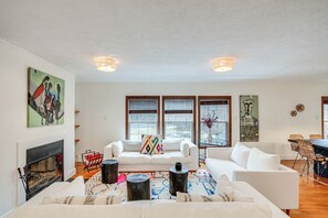 House (5 Bedrooms) | Interior