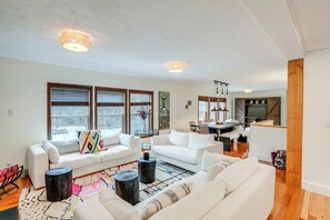 House (5 Bedrooms) | Interior