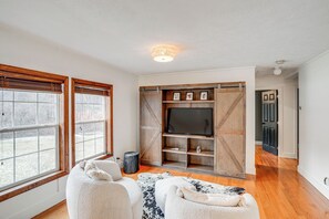 House (5 Bedrooms) | Interior