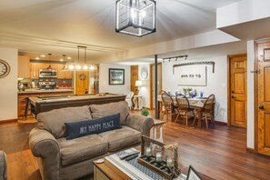 Interior - Troy Apartment w/ Hot Tub, Pool Table + Fire Pit! (Troy)