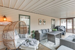 Terrace/patio - Troy Apartment w/ Hot Tub, Pool Table + Fire Pit! (Troy)