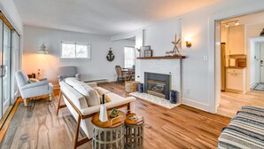 Unclassified image, 4 of 25, button - Tranquil Auburn Lakehouse w/ Sunroom & Game Room! (Auburn)