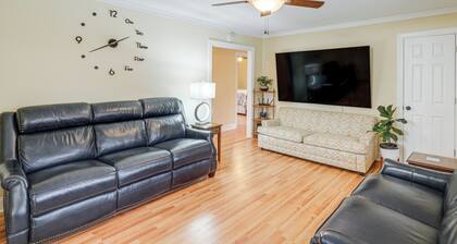 Charming Milton Home w/ Porch - 5 Mi to Vir!