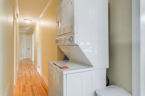 Charming Milton Home w/ Porch - 5 Mi to Vir!