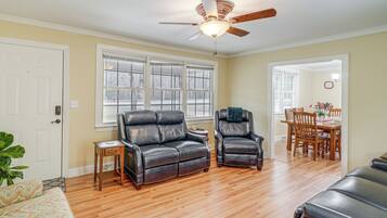 House (3 Bedrooms) | Interior