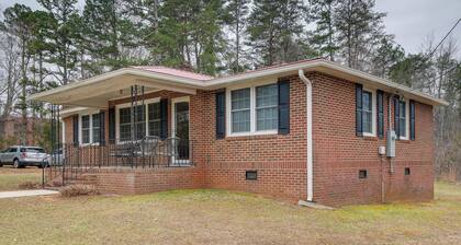 Charming Milton Home w/ Porch - 5 Mi to Vir!