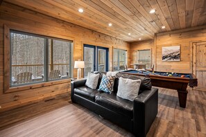 Cabin, 3 Bedrooms | Living area