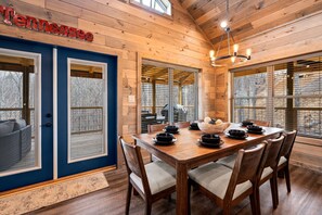 Cabin, 3 Bedrooms | Dining