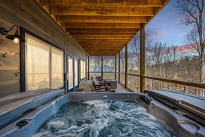 Cabin, 3 Bedrooms | Outdoor spa tub