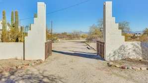 Unclassified image, 3 of 32, button - Phoenix Home Near South Mountain Preserve Trails! (Phoenix)