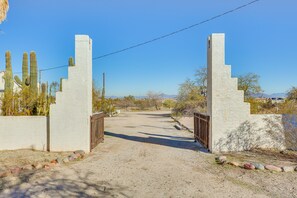 Property grounds - Phoenix Home Near South Mountain Preserve Trails! (Phoenix)