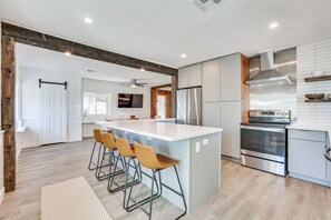 Microwave, oven, stovetop, dishwasher - Phoenix Home Near South Mountain Preserve Trails! (Phoenix)