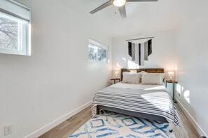 3 soverom, strykejern/-brett og sengetøy