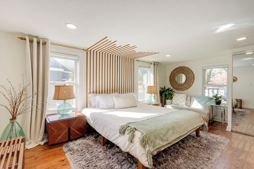 Chic Joplin Cottage w/ Patio < 3 Mi to Town!