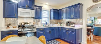 Chic Joplin Cottage w/ Patio < 3 Mi to Town!