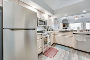 Apartment (3 Bedrooms) | Interior - Updated Branson Condo w/ Lake Taneycomo Views! (Branson)