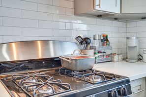 Microondas, horno, parrilla de estufa y lavavajillas 