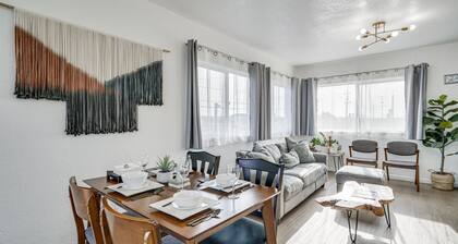 Fully Renovated Oakland Retreat: 4 Mi to Downtown!