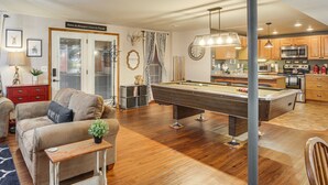Game room - Troy Apartment w/ Hot Tub, Pool Table + Fire Pit! (Troy)