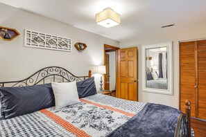 2 bedrooms, iron/ironing board, bed sheets