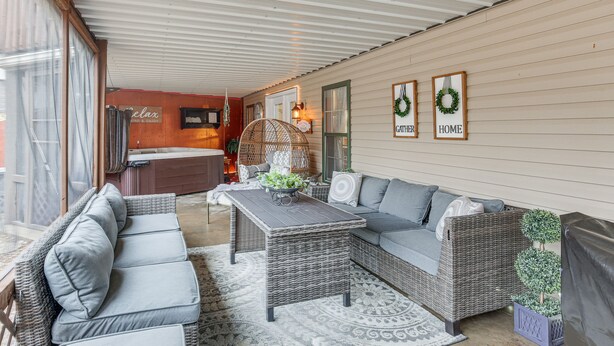 Interior - Troy Apartment w/ Hot Tub, Pool Table + Fire Pit! (Troy)