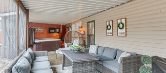 Troy Apartment w/ Hot Tub, Pool Table + Fire Pit!