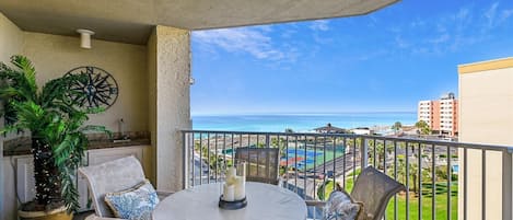 Condo, 2 Bedrooms | Property grounds