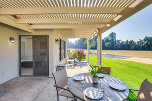 Interior - Pet-friendly Palm Desert Retreat: Golf Course View (Palm Desert)