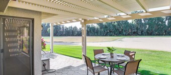 Pet-friendly Palm Desert Retreat: Golf Course View