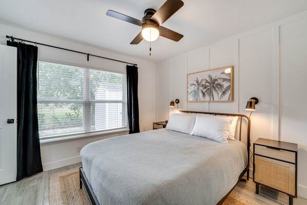 2 bedrooms, iron/ironing board, bed sheets - Modern Florida Bungalow: 3 Miles to Winter Garden! (Winter Garden)