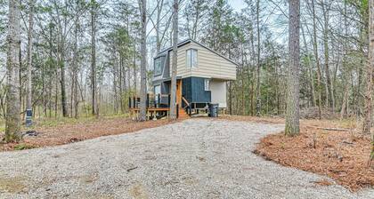 Modern Studio ~ 2 Mi to MSU in Starkville!