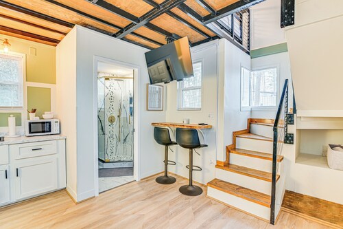 Modern Studio ~ 2 Mi to MSU in Starkville!