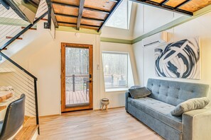 Interior - Modern Studio ~ 2 Mi to MSU in Starkville! (Starkville)