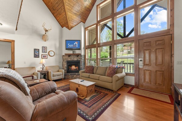 Cabin, 4 Bedrooms | Living area | Smart TV