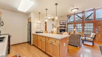 Cabana, 4 quartos | Cozinha privada | Geladeira, fogão, cafeteira/chaleira, torradeira