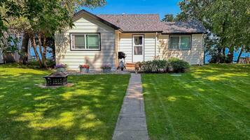 House (4 Bedrooms) | Front of property