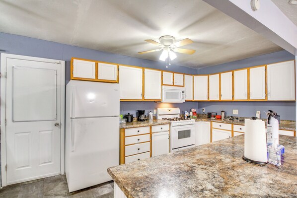 House (2 Bedrooms) | Interior - Charming Lawton Escape w/ Patio + Grills! (Lawton)