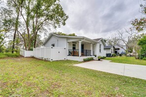 House (2 Bedrooms) | Interior - Modern Florida Bungalow: 3 Miles to Winter Garden! (Winter Garden)