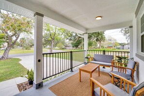 House (2 Bedrooms) | Interior - Modern Florida Bungalow: 3 Miles to Winter Garden! (Winter Garden)