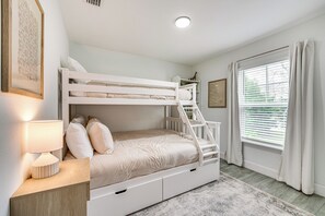 House (2 Bedrooms) | Interior - Modern Florida Bungalow: 3 Miles to Winter Garden! (Winter Garden)