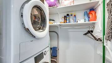 Apartment (2 Bedrooms) | Bahagian dalam