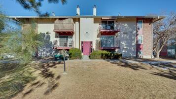 Apartemen (2 Bedrooms) | Bagian depan properti