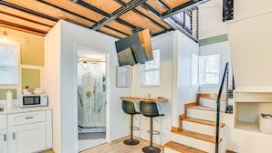 Interior - Modern & Cozy Starkville Studio ~ 2 Mi to Msu! (Starkville)