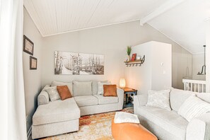 TV - Bright Townhome - 4 Mi to Downtown Lexington! (Lexington)