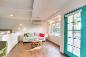 Interior - Palm Springs Studio w/ Outdoor Oasis & Hot Tub! (Palm Springs)