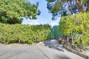 Interior - Palm Springs Studio w/ Outdoor Oasis & Hot Tub! (Palm Springs)