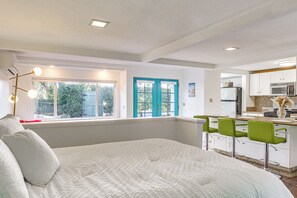 Interior - Palm Springs Studio w/ Outdoor Oasis & Hot Tub! (Palm Springs)